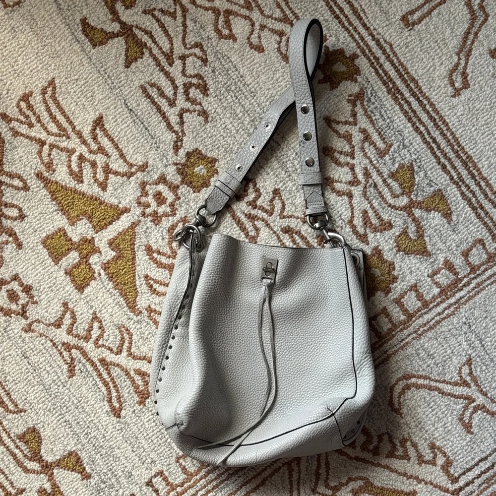 🤍🩶REBECCA MINKOFF Darren Shoulder Bag in Putty